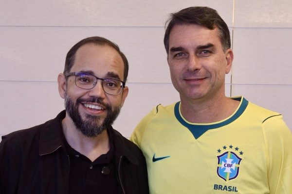 Fábio Sousa reúne pastores em café da manhã com Flávio Bolsonaro antes de evento do PL em Goiânia