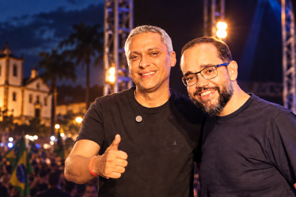 Fábio Sousa participa de caminhada em Pirenópolis ao lado de Gustavo Gayer
